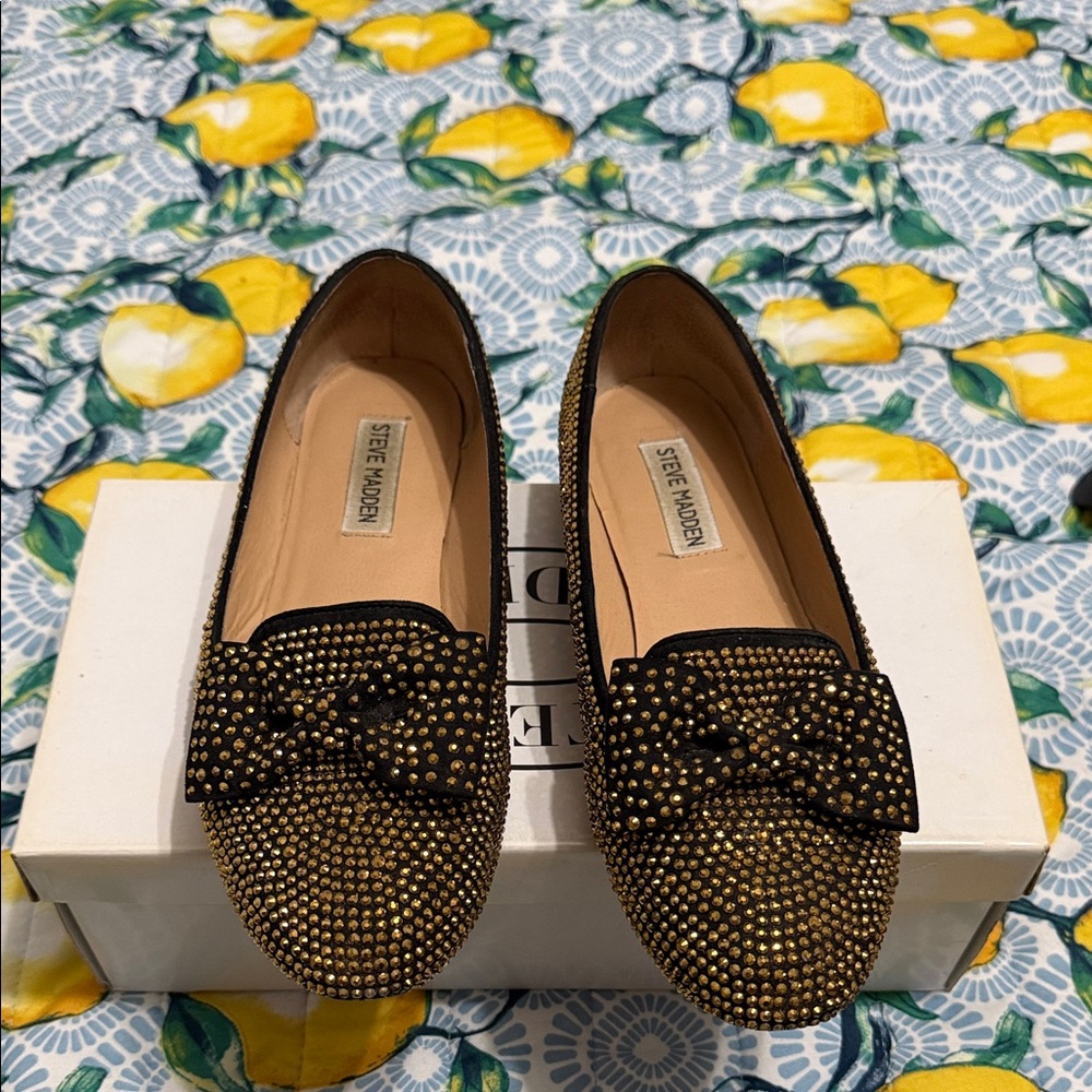 Steve Madden Black and Gold Studded Flats